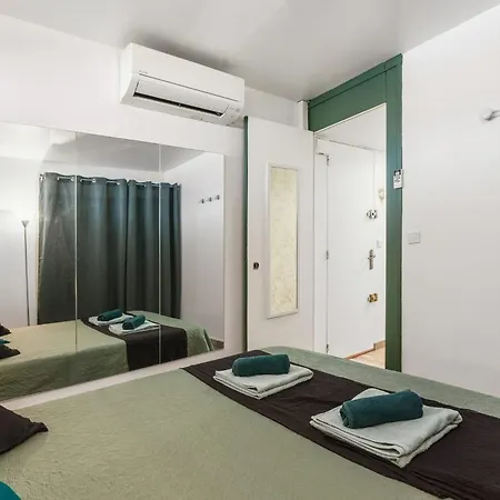 Happy Days Port Ambonne Renovierte 2-zimmer-wohnung Mit Terrasse Ferienhaus